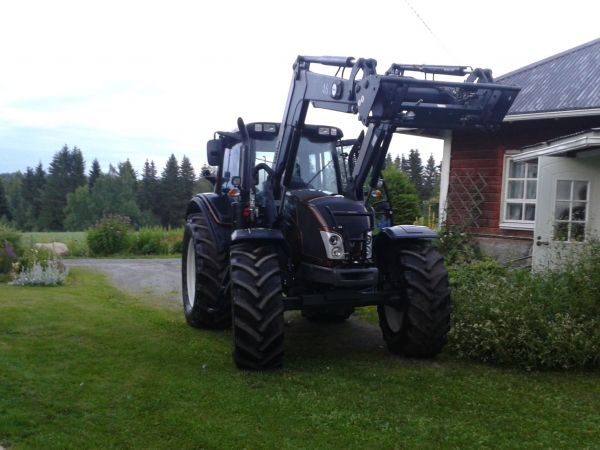 Valtra n123 h5
Valtra pestynä
Avainsanat: valtra n n123 h5 hitec5 hitec quicke