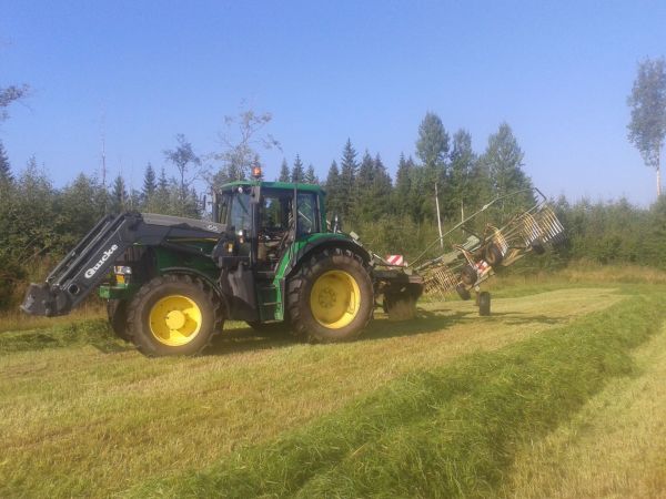 Karhotus yhdistelmä
JD 6920 ja krone
Avainsanat: JD johndeere krone 6920 autopowr rehuntekoa 2013 toinensato