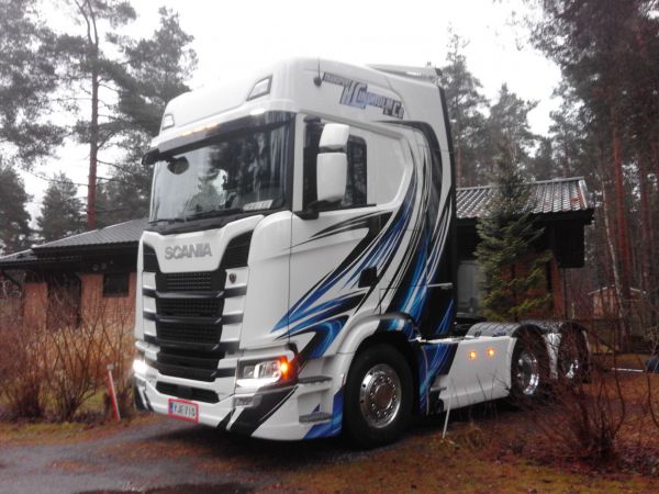 Uusi Scania s500 takateliveturi
Transport K.Lindholmin uusi Scania s500
Avainsanat: Scania s500