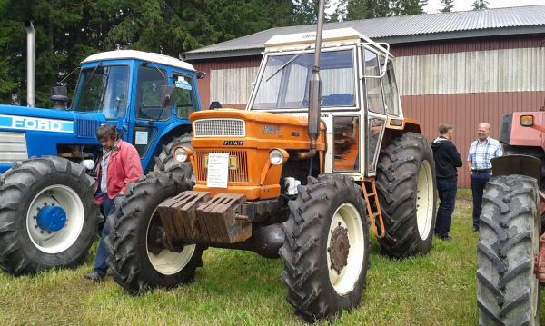 Fiat 1300 Super
Mäkilän Traktorimuseon Ol Hollil-tapahtumassa 11.7.2015.
Avainsanat: Fiat Somero