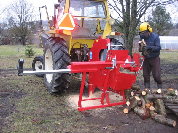 Valmet 502 ja Japa 100tr
Klapitusta pikkukakkosella ja Japalla.
Avainsanat: Valmet 502 Japa100 klapikone