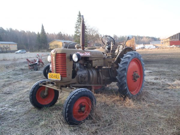 Zetor 25K
paukkurauta
Avainsanat: Zetor 25k paukkurauta