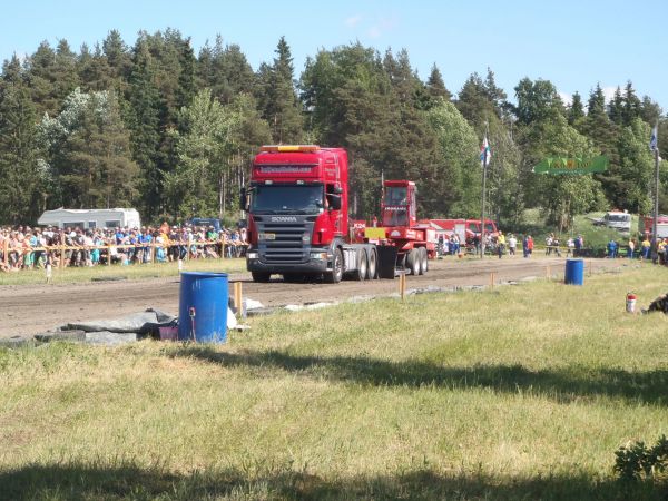 Scania R620
Piikkiön Tractor Pulling SM-Osakilpailussa.
Avainsanat: Scania Piikkiö Kaarina Traktoriveto