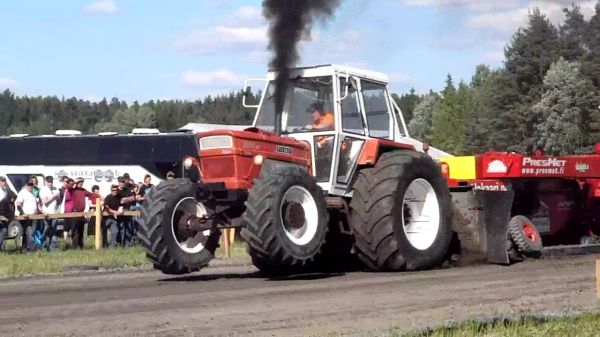 Fiat 1300 Super
Piikkiön Tractor Pulling SM-Osakilpailussa.
Avainsanat: Fiat vetokilpailu