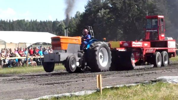 Pikkolo
Piikkiön Tractor Pulling SM-Osakilpailussa.
Avainsanat: Pikkolo Vetokilpailu
