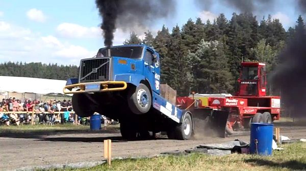 Pikku-Harald
Piikkiön Tractor Pulling SM-Osakilpailussa.
Avainsanat: Pikku-Harald vetokilpailu