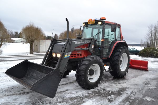 Valmet 6400
Piha putsattu.
