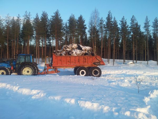 suolla ajelua
valtra 8450 maakärry
