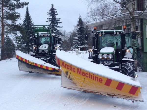 tulihan sitä luntakin 
pääs vähän kolailee
Avainsanat: jd john deere am amteho