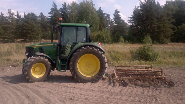 Pottupellon äestys
John Deere 6230 ja Antti Sampo 3000
Avainsanat: jontikka, pottupelto, äes