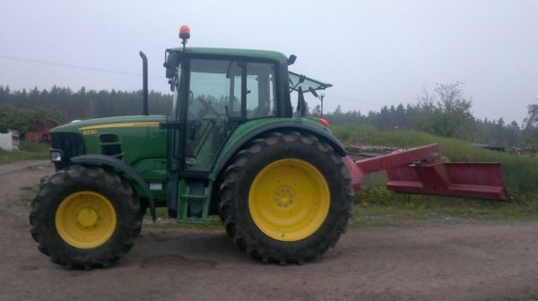 Tien lanaus
John Deere 6230 ja VM250
