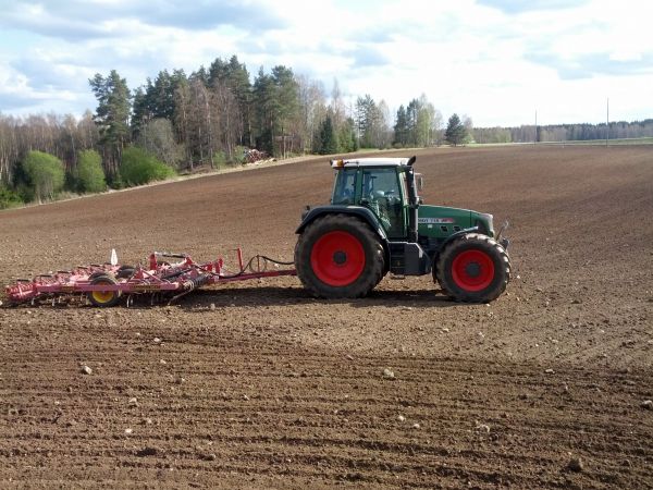 Ventil äestelyä
Fendt 718 Vario TMS ja Väderstad NZ-Aggressive 500 ST
