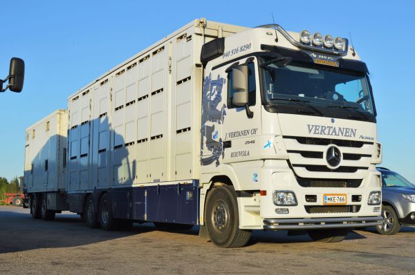 Vertasen MB Actros
J. Vertasen MB Actros 2546 Eläinkuljetus-auto 
Avainsanat: Vertanen MB Actros Eläinkuljetus-auto