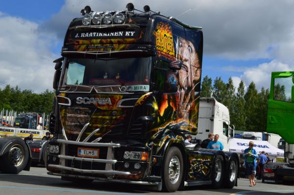 Raatikaisen Scania
J.Raatikaisen Scania R560 "Elm Street" rekkaveturi
Avainsanat: Raatikainen Scania R560 Elm Street