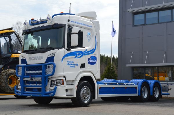 Hartikaisen Scania
Kuljetusliike Hartikainen Oy:n uuden sukupolven Scania R500 maitoauto alusta 
Avainsanat: Hartikainen scania R500 maitoauto