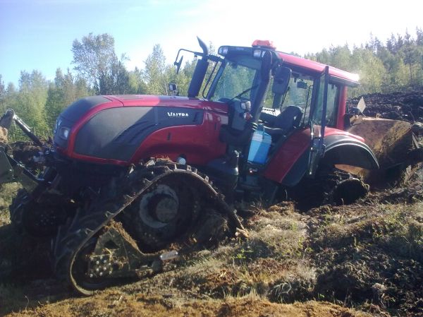 Valtra T202 + soucyn telasarja13
Avainsanat: leivinneva valtra