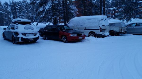 Harraste peli 940 Volvo
Kerta 960Facelift volvoa ei turbo koneella saa nii pitää itte tehä :DVielä hieman kesken, moottori tehty uusiksi 2014 kesällä.
 
