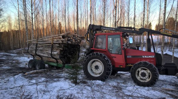 Puunajua
Valtsulla vähä kalikoitte ajoa
Avainsanat: valmet kronos