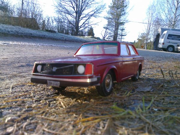 Emek Volvo 242 DL 1978
Löysin kaapin perältä tämmösen. Maalasin sisustan ja ulkokuoret ,lopputulos on tässä.

