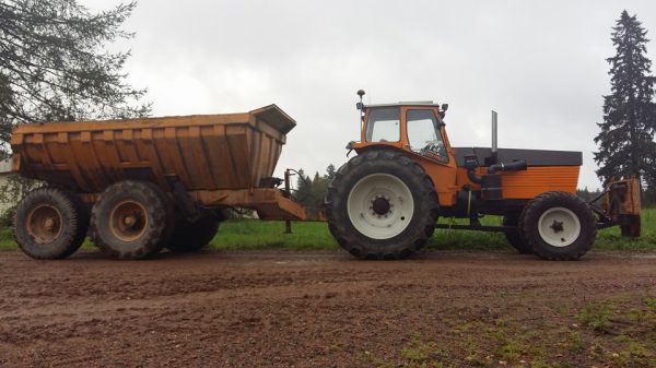 Valmet 1102 634ds 
kuvaa syksyltä pieneltä testajolta ennen sammissa käytyjä mäkikisoja. 
