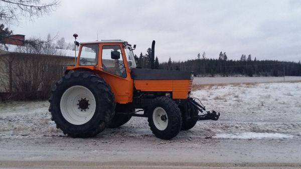 Valmet 1102
Näin kuvan kera kaikille mahtavaa uuttavuotta!!!!😊
