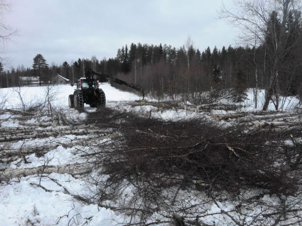 mehtähommia
Avainsanat: valmet valtra metsä savotta