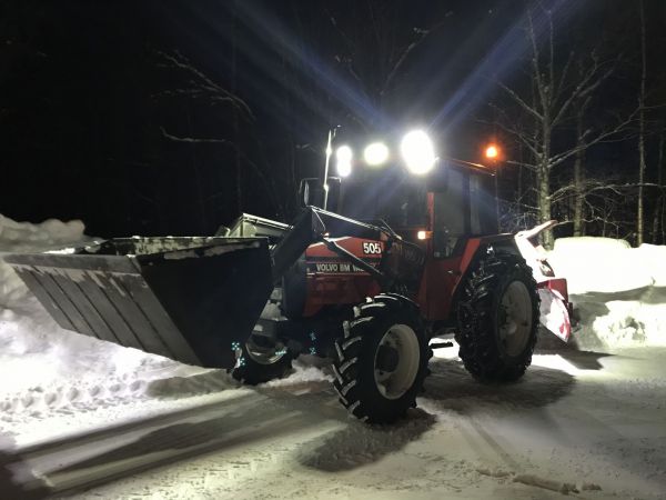 Lunta näppäsi 10cm
Valmetilla lumelle kyytiä.
Avainsanat: Volvo BM Valmet 505 vilske 1204 huki