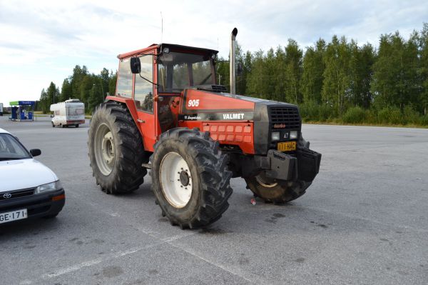 Upea Valmet
Bongattu kesäreissulla...
Avainsanat: valmet valtra traktori 905