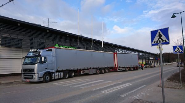 Volvo FH12
Avainsanat: volo fh12 540