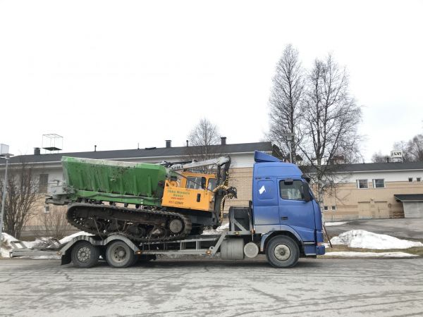 Morooka Volvon kyydissä
Avainsanat: Morooka MST 2200 Volvo FH Kesla 204T