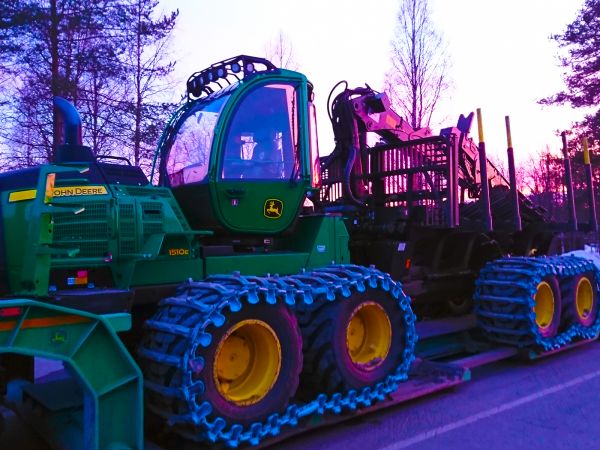 John Deere
Deere metsään matkalla?
Avainsanat: jd john deere johndeere 1510e