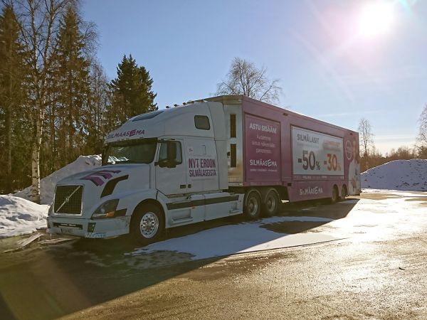 Amerikan malli Volvo VNL
Kiertuerekka bongattu Taivalkoskelta.
Avainsanat: volvo vnl silmäasema