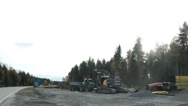 Fendt Ja Volvo
Fendt Ja Volvo Oulun työmaalla.
Avainsanat: fendt volvo maanrakennus kallinen