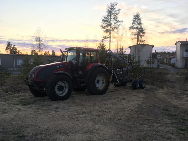 Valtra ilta-auringossa
Avainsanat: valtra t kesla