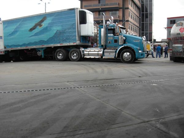 Kenworth T800 Blue Colombia
