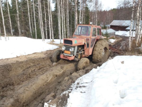 165 massikka jumissa
Avainsanat: mf massey ferguson 165