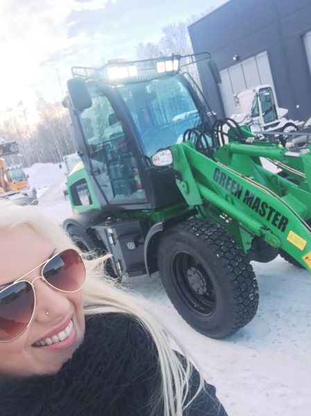 Green Master
kunnon kumi takaa hyvät kyydit 🙃😜
#hyvä siitä tuli #asiakkaalle vain parasta 
#nytkulukee 
Avainsanat: GreenMaster pyöräkone lumikone renkaat