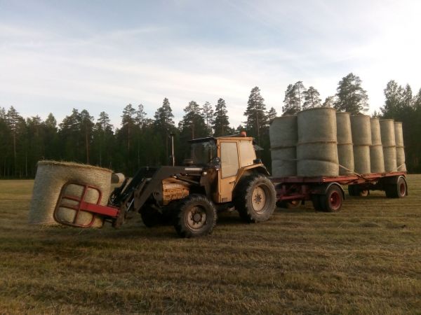 Hayride
Avainsanat: Volvo BM Valmet 715 paalinajo heinä paali