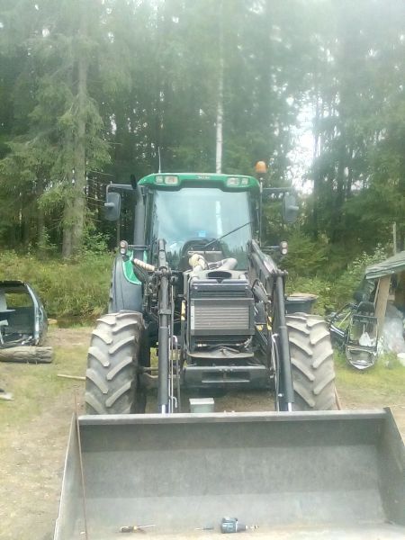 Valtra M130 maalaus projektia
Nenä irrotettuna
Avainsanat: Valtra M130