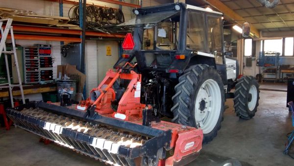 Valmet 655 ja jyrsin
Avainsanat: Valmet 655 jyrsin