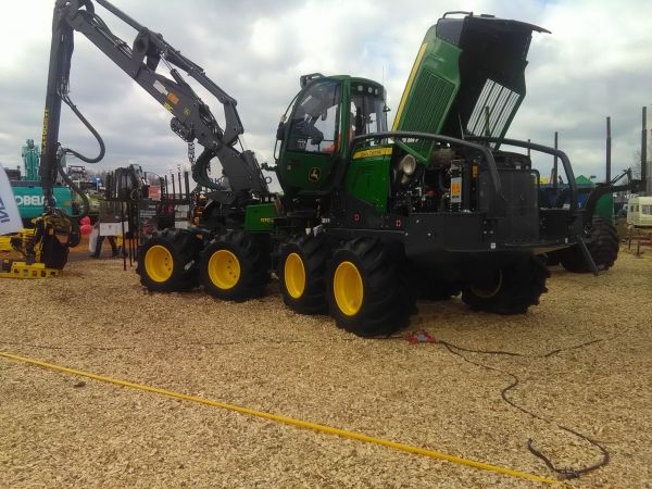 John deere
Moto tarton reissulta viime kuulta.
Avainsanat: john deere 1170G jd jontikka