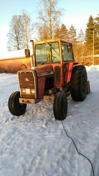 Massey Ferguson 590MP
Edesmenneen papan silmäterä.
