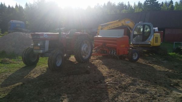 Massey Ferguson 165MP
Kylvöhommia keväällä.
