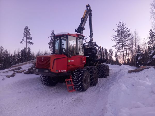 Valmet 830
Esedun Valmetti
Avainsanat: Metsäkone ajokone Valmet 830 Mikkeli