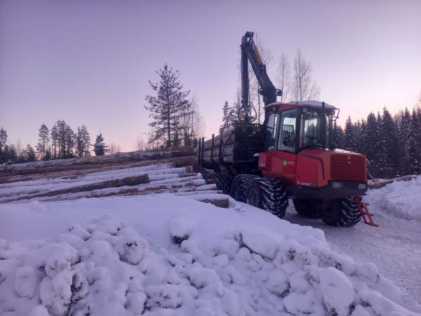 Koulun Valmetti
Esedun 830 Vallu
Avainsanat: Valmet Valmetmetsäkone metsäkone 830 Esedu Mikkeli