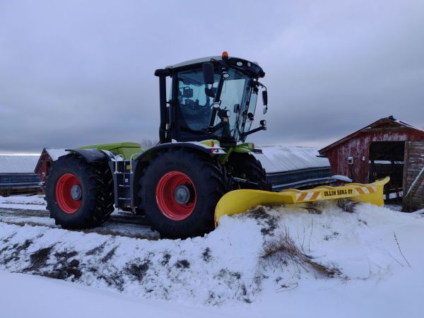 Claas Xerion 3800 VC
Xerion lumihommiin.
Keywords: Claas traktor mastalous