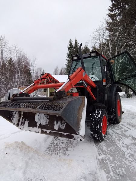 Kävin tekemässä lumityöt isäni l2550 kubotalla! :) 
