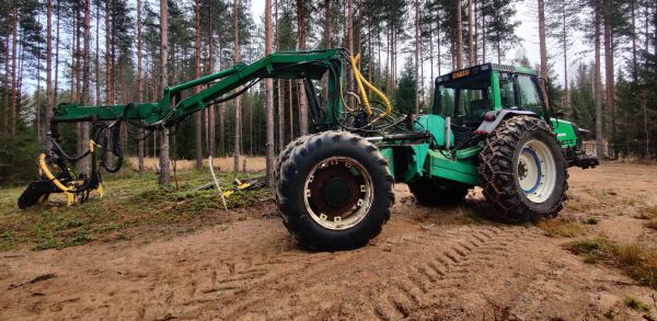 Harvex - omatekoinen metsätraktori
Harvesterin huoltopäivä
Avainsanat: Valmet6400 Arbro400S Arbromatic