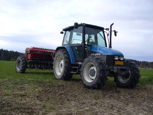 New Holland 5635 ja Juko 250h
Avainsanat: New Holland Juko