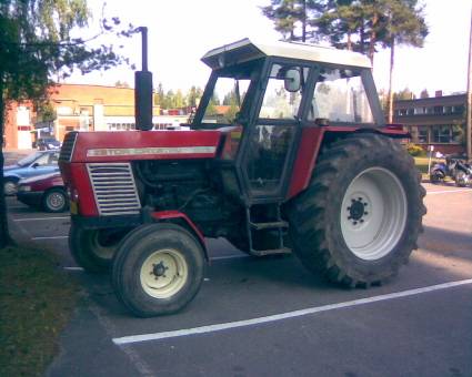 Zetor 8011
Olipa tuollaanen Zetor parkis. Komeen kokooset takapyörät.
Avainsanat: Zetor